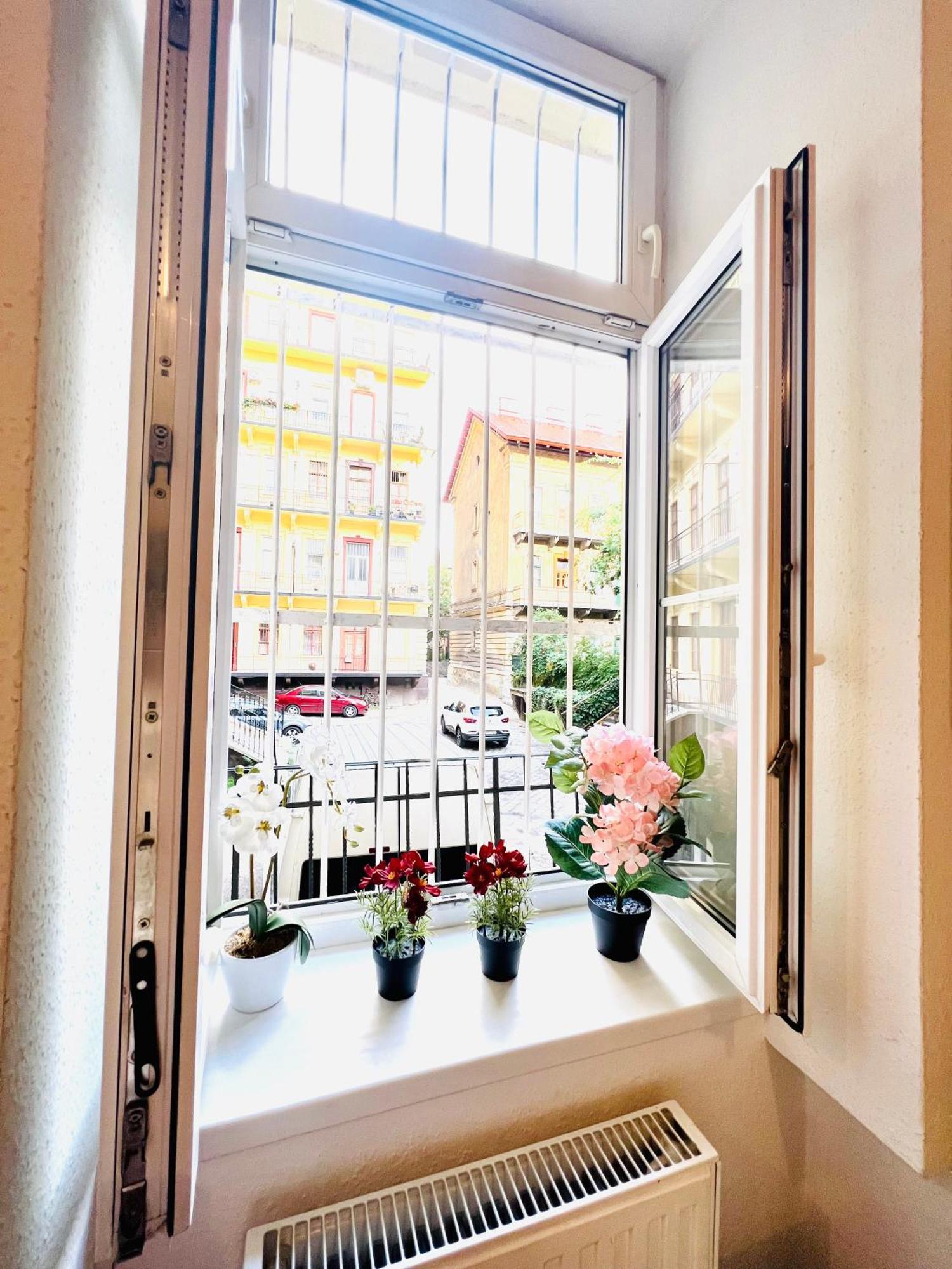 Apartamento Kerepesi 3 - Opposite Keleti Station Budapest Exterior foto
